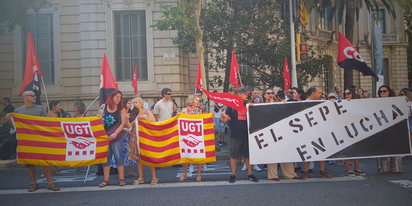 El personal del SEPE ens concentrem davant la delegació del Govern per denunciar la situació límit de les oficines a Catalunya El personal del SEPE ens concentrem davant la delegació del Govern per denunciar la situació límit de les oficines a Catalunya