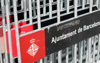 Ajuntament de Barcelona. Edifici Novíssim i escultura Homenatge als castellers